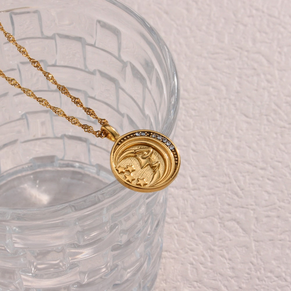 Celestial Dreams Pendant – 18k Gold