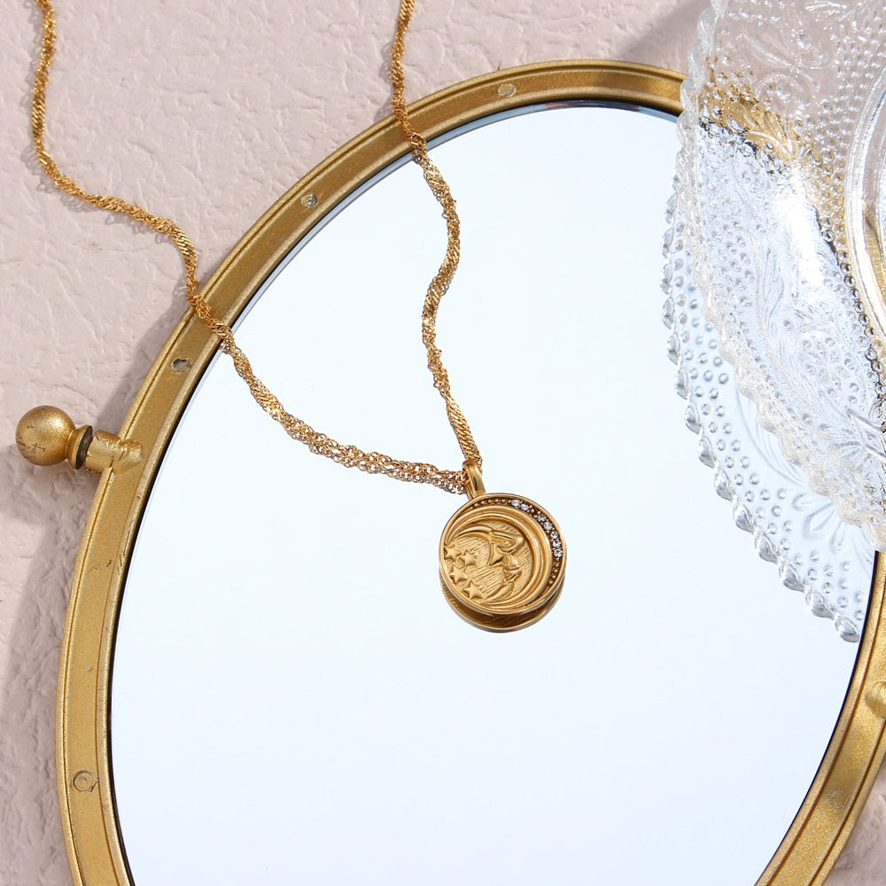 Celestial Dreams Pendant – 18k Gold