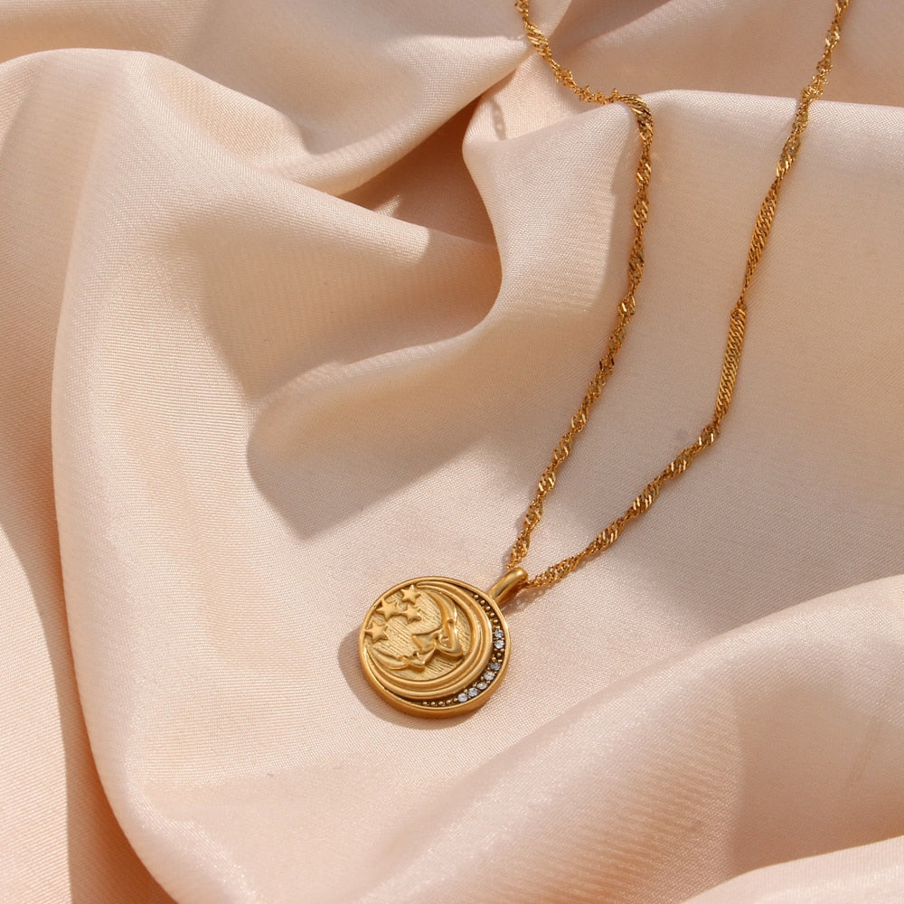 Celestial Dreams Pendant – 18k Gold
