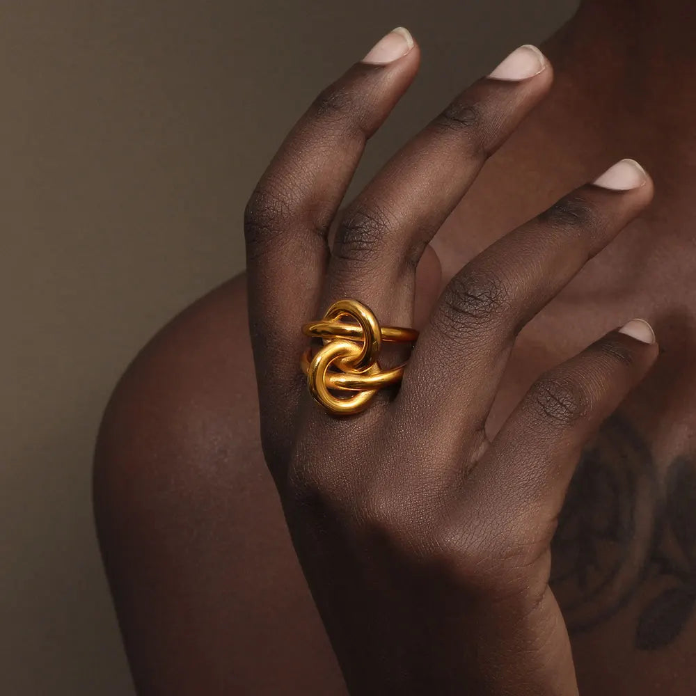 Double Knot Harmony Ring in 18K Gold
