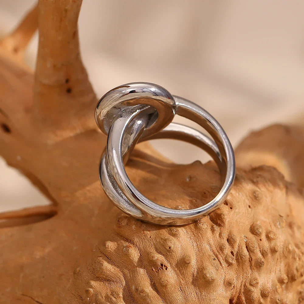 Double Knot Harmony Ring in 18K Gold