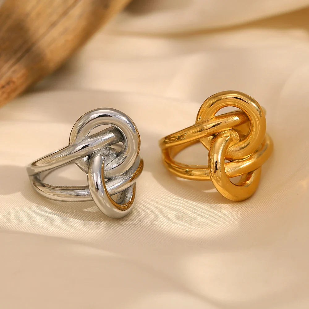 Double Knot Harmony Ring in 18K Gold