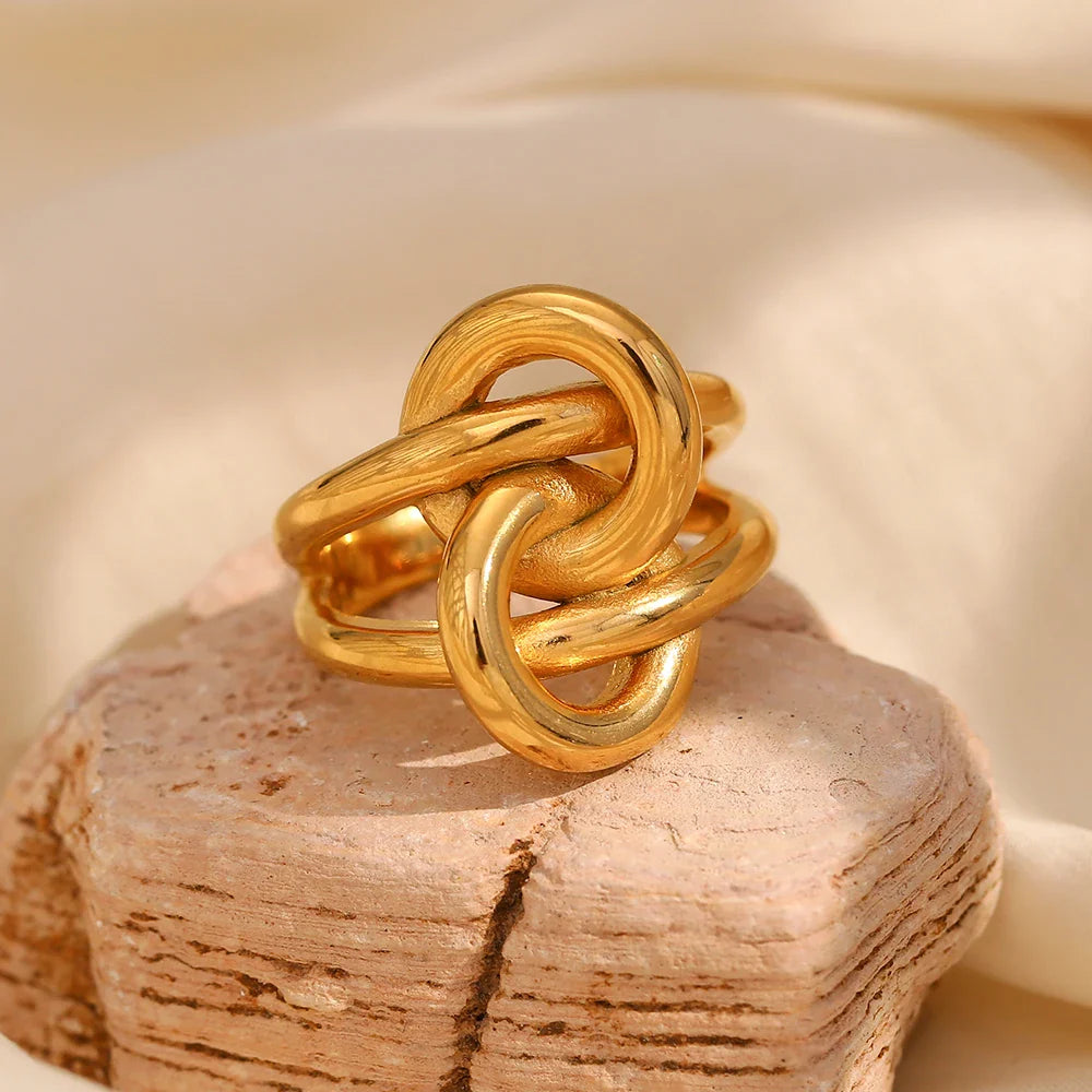 Double Knot Harmony Ring in 18K Gold