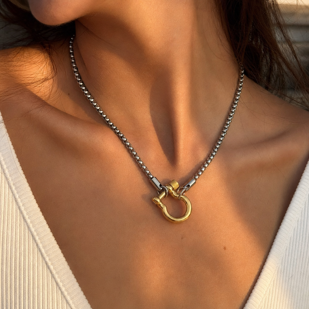 Muse Pearl Lock Necklace - Close-up